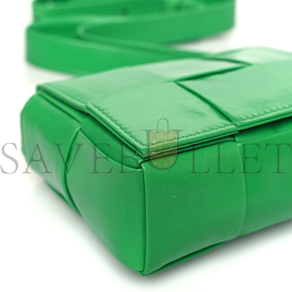 BOTTEGA VENETA CRINKLED LAMBSKIN MAXI INTRECCIATO EXTRA MINI CASSETTE CROSSBODY BAG PARAKEET (13*8*4cm)